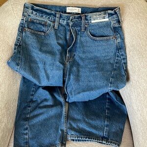NWT Abercrombie barrel jeans size 27 4s